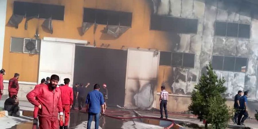 آتش سوزی یک کارخانه در شهرک صنعتی + تصویر
