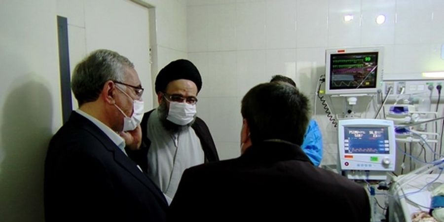 وزیر بهداشت در عیادت از آیت الله علوی گرگانی: مردم برای سلامتی‌شان دعا کنند