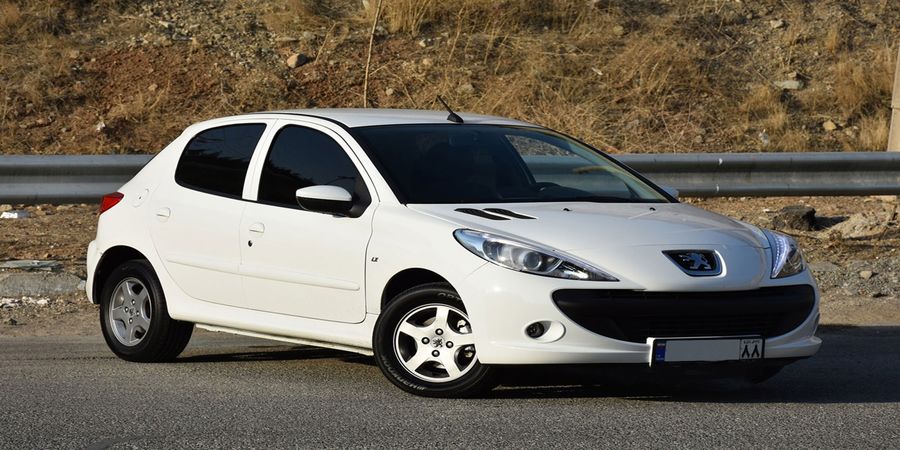 پیامک عجیب و خبرساز در بازار خودرو؛ «تا قبل برجام ماشینتو بفروش!»