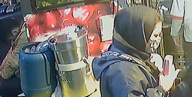 عکس | این زن کودک‌دزد را شناسایی کنید | مادر را بیهوش کردند و فرزند را ربودند