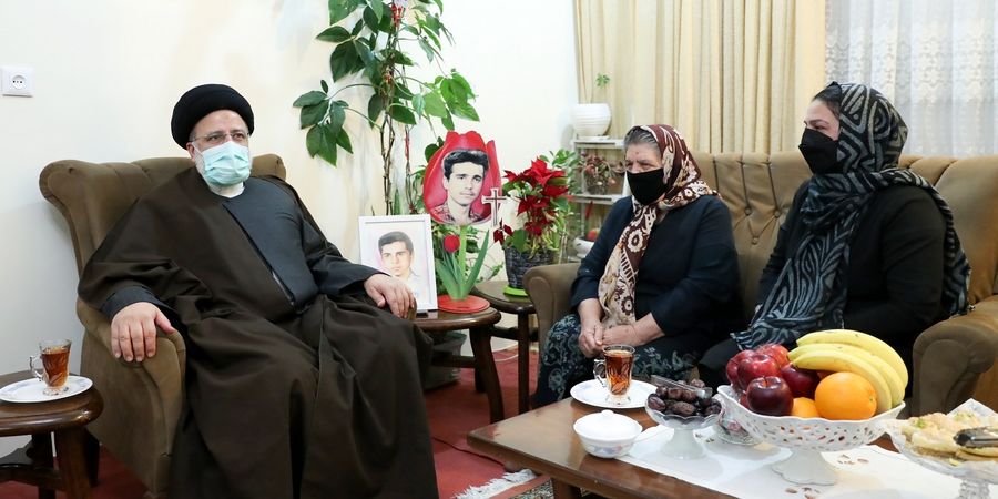 دیدار رئیسی با خانواده شهدای مسیحی 