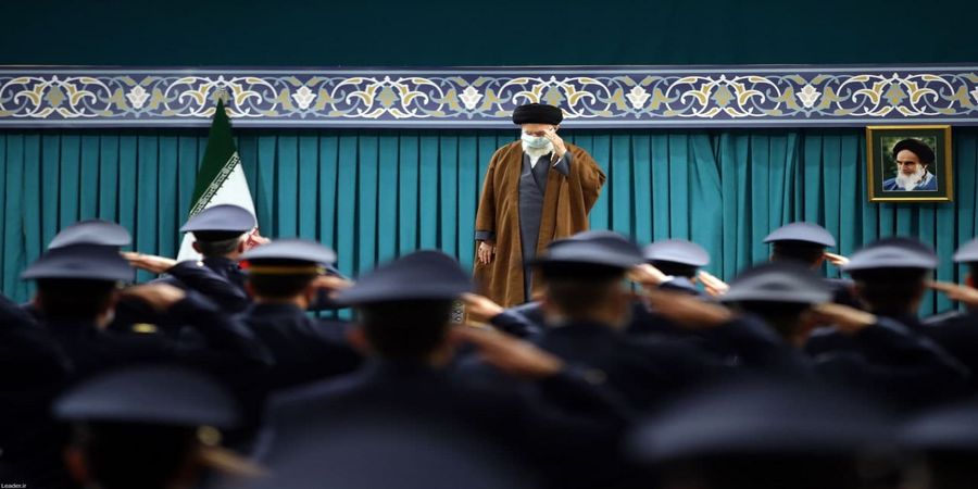 زمزمه سرود جمهوری اسلامی ایران توسط رهبرانقلاب+ فیلم