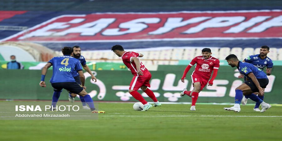 پایان بدون گل نیمه نخست دیدار استقلال و پرسپولیس