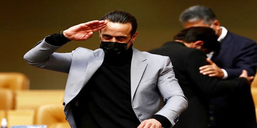 طعنه علی کریمی به نبی: فوتبال را دور ننداز
