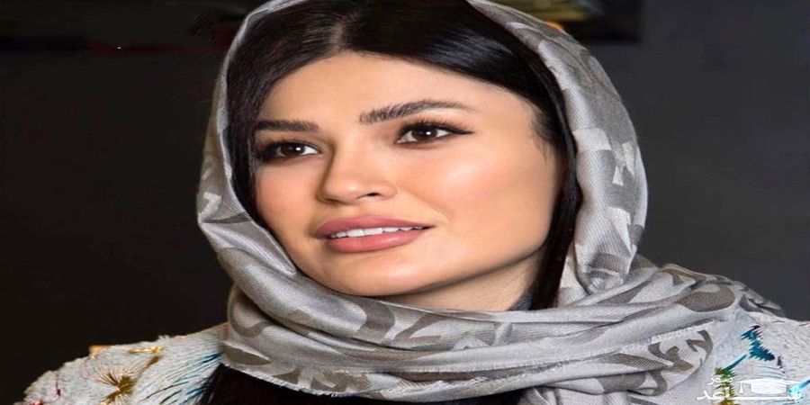 خودنمایی خانم بازیگر در نمایشگاه خودرو!+فیلم