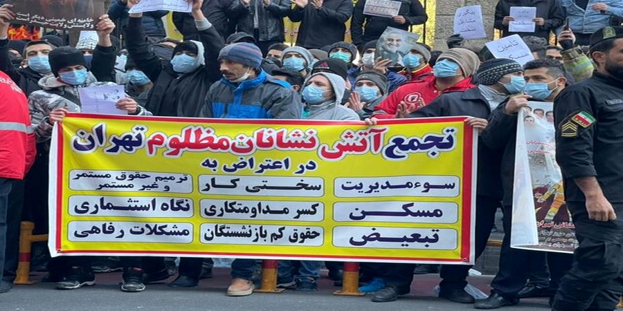 تجمع آتش نشانان مقابل شهرداری تهران / خسته ایم از وعده و دروغ نه از آتش و دود!