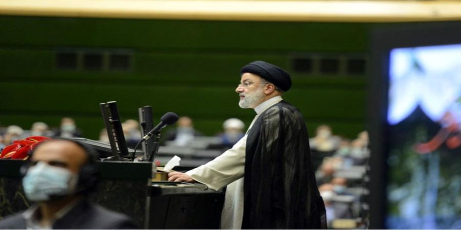 طعنه ابراهیم رئیسی به حسن روحانی / استقراض از بانک مرکزی خط قرمز دولت است