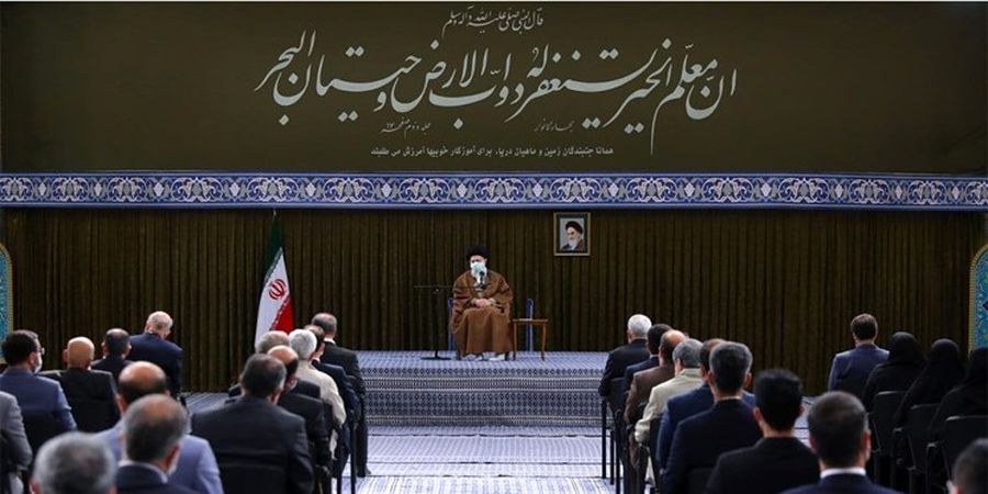 دیدار جمعی از معلمان و فرهنگیان با رهبر انقلاب